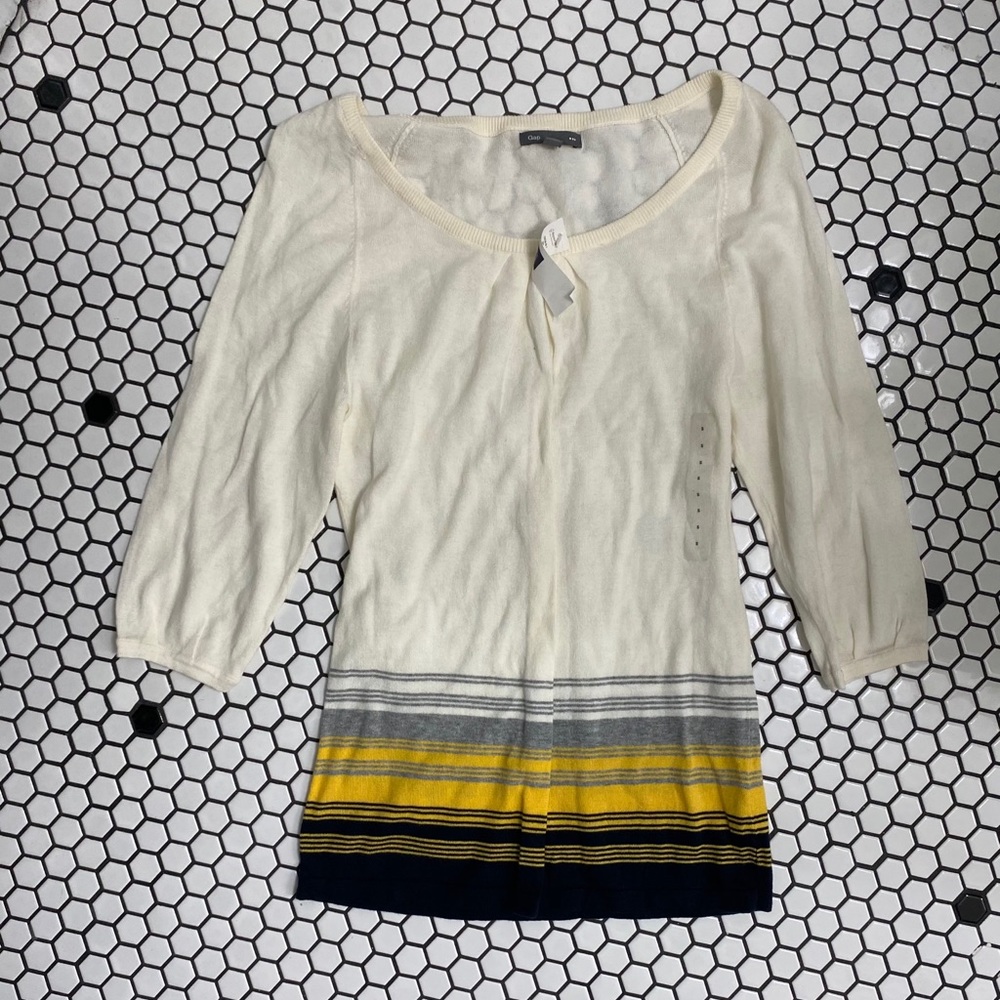 NWT gap sweater size small